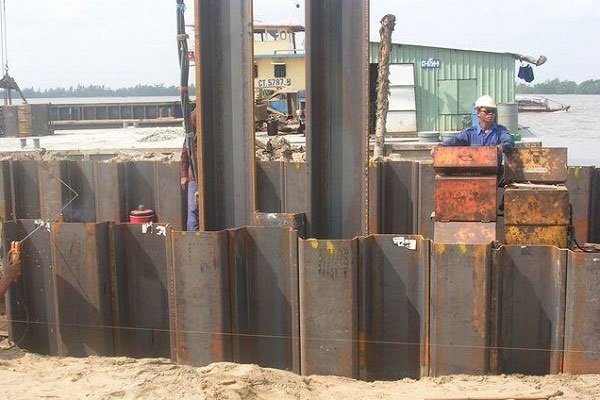 Đóng cừ Larsen búa rung