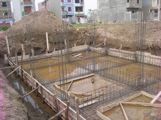 Góc tư vấn: Đào móng nhà có nước cần xử lý như thế nào?