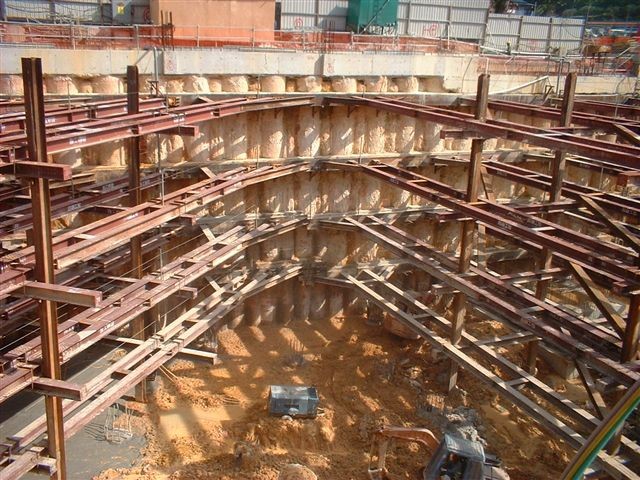 Tuân thủ các quy tắc an toàn trong quá trình thi công ép cọc cừ