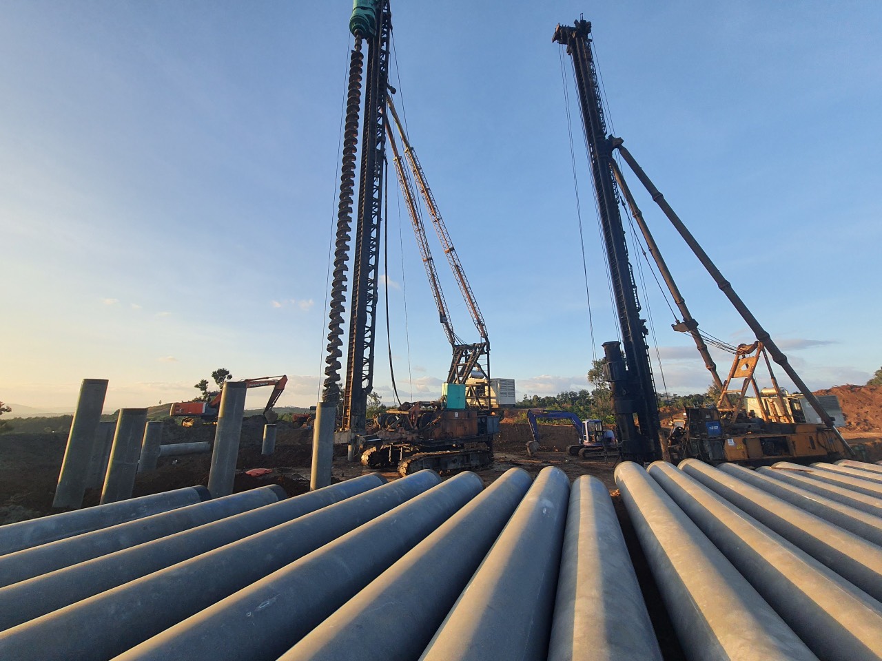 Quy trình ép cọc bê tông tại Nam Đàn diễn ra đúng tiêu chuẩn